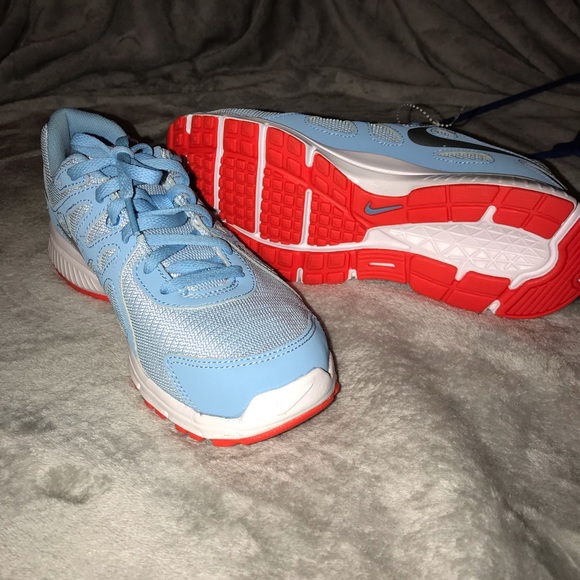 Nike shoes - Picture 3 of 7